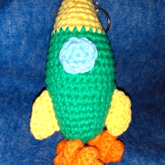 🚀 NEW Rocket Crochet Keychain Backpack Tag HANDCRAFTED - Picture 2 of 5
